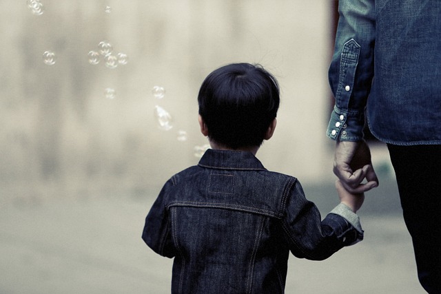Wpływ niedojrzałych emocjonalnie rodziców na dzieci